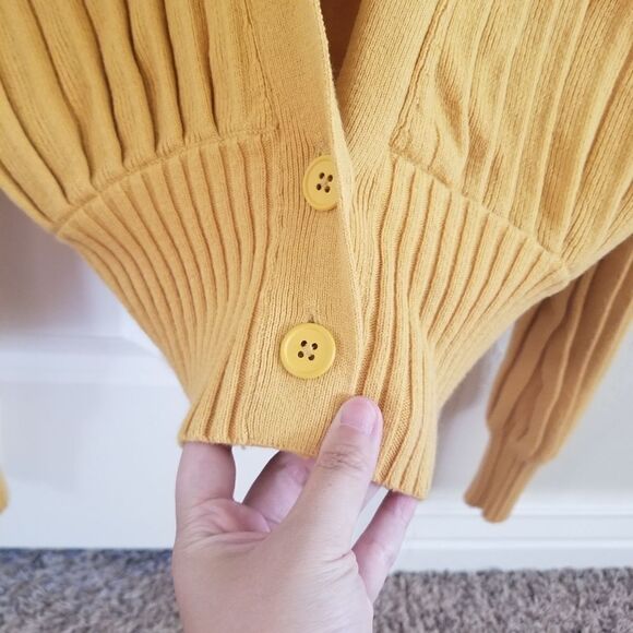 Wilfred Cropped Sweater - Picture 3 of 5